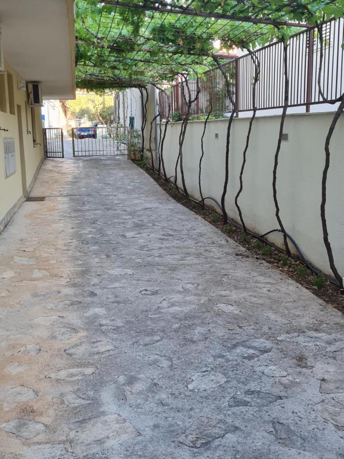 Apartment Lavanda Stari Grad Kültér fotó